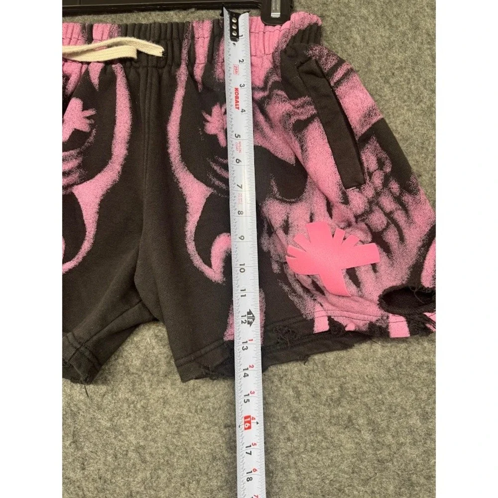 Unknown Brand Skull Graphic Distressed Sweat Shorts Black Pink Streetwear Mens